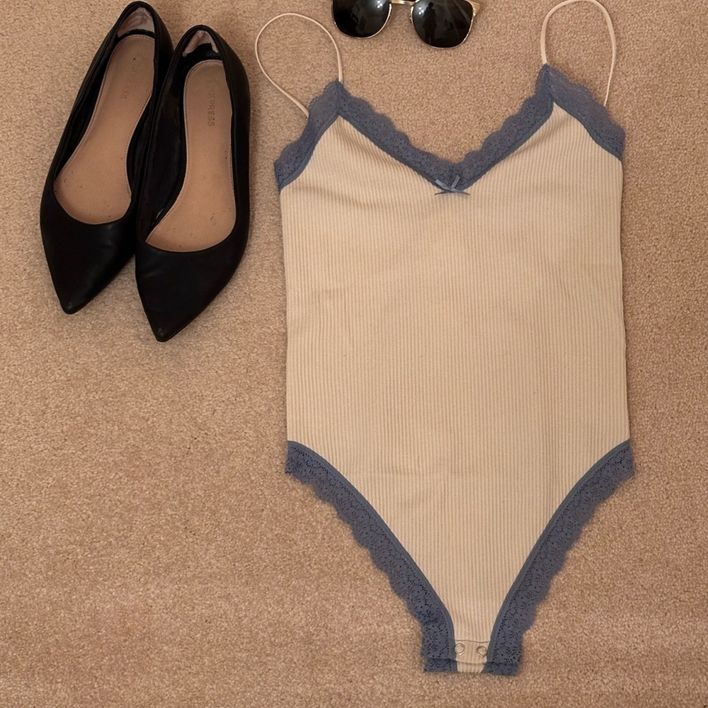 Stradivarius Beige and Blue Lace Bodysuit Size S